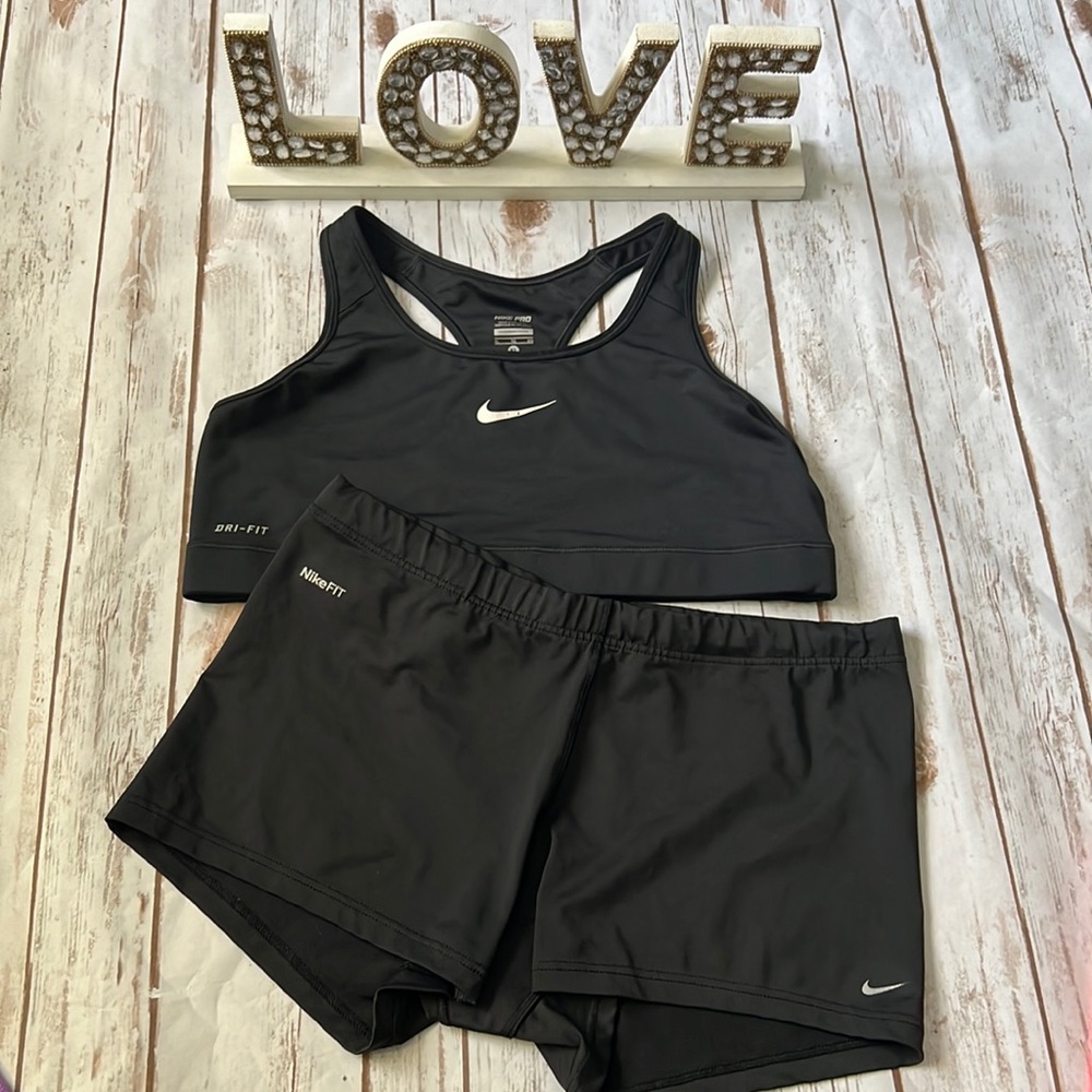 Nike Bundle Women’s Athletics Workout Sports Bra & Shorts Black XL large